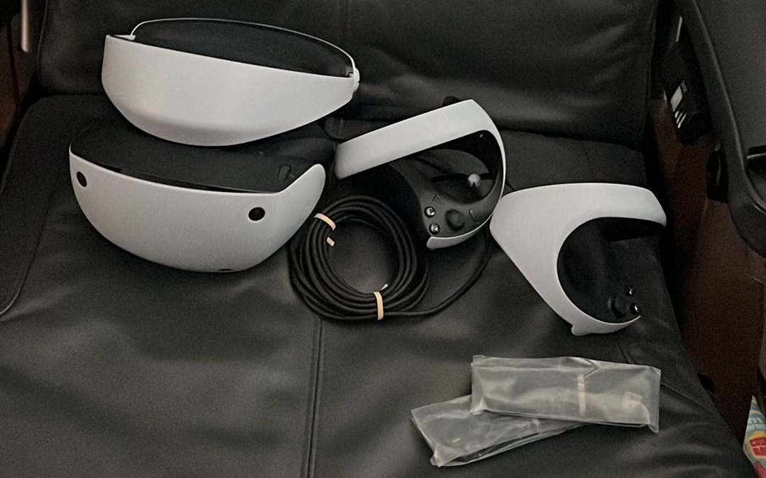 PS VR2實拍照片泄露，手把自帶腕帶線材比初代長