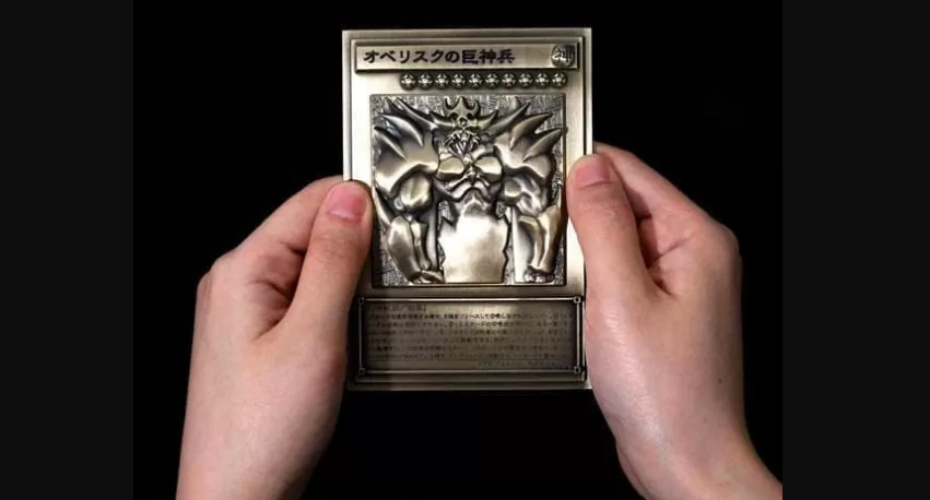 這牌看著很有力量《遊戲王》25週年紀念三幻神純金屬卡