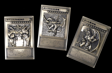 這牌看著很有力量《遊戲王》25週年紀念三幻神純金屬卡