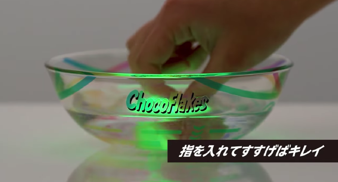 為解決零食粘手問題，日清推出了玩家專用洗手碗