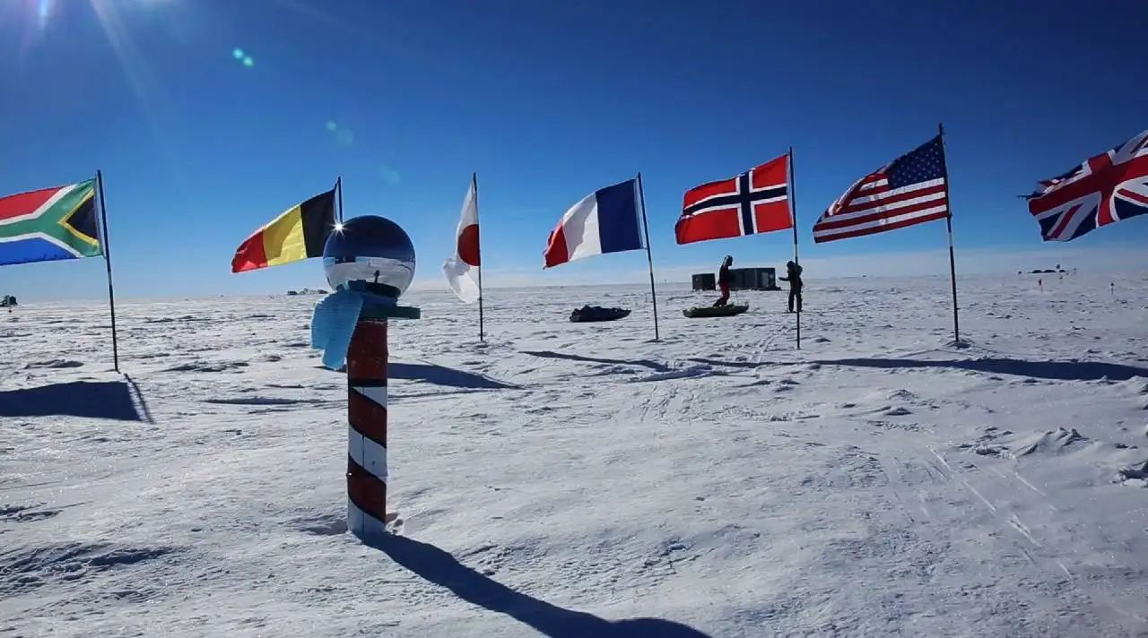 《極圈以南》遊民評測8.3分 冰川上的暖流