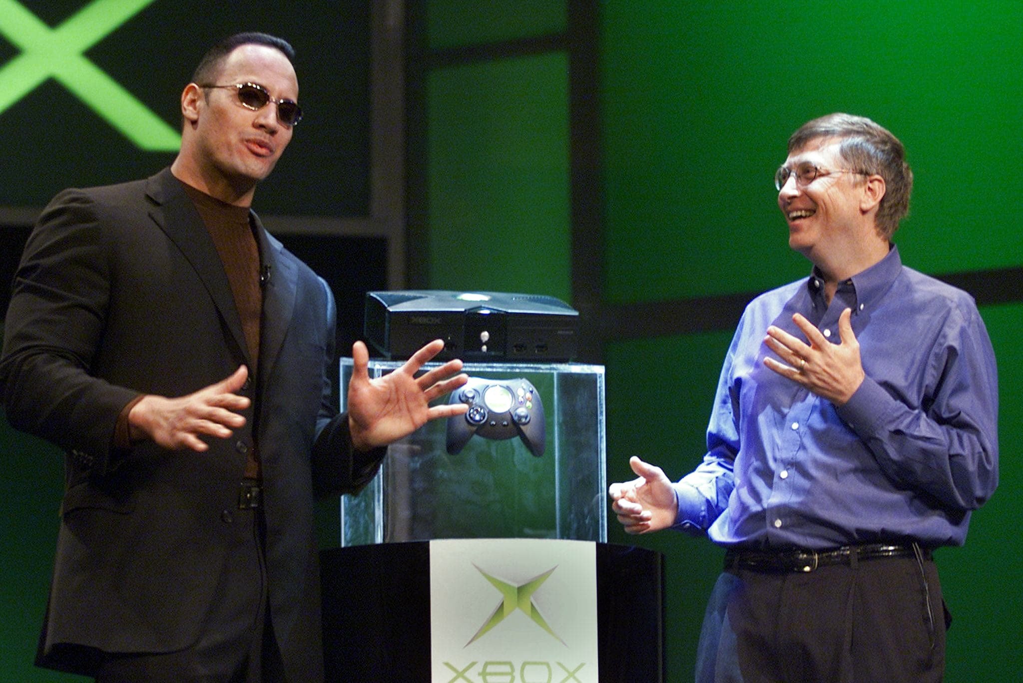 回憶殺！22年前的今天 強森和蓋茨一起公佈了Xbox