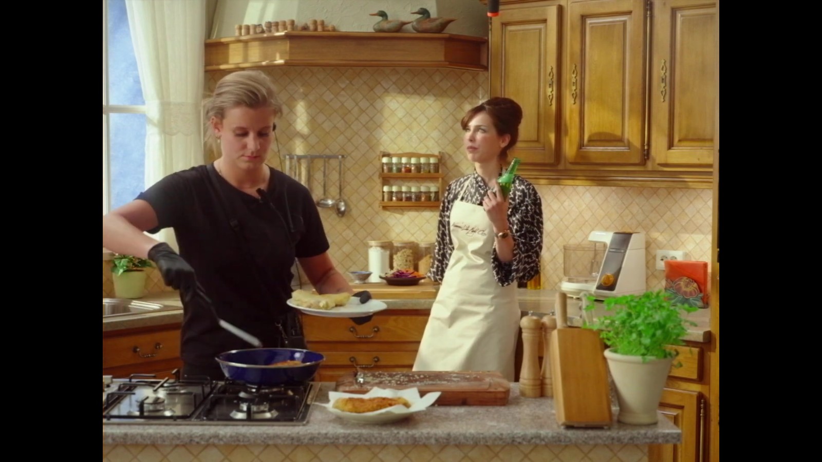 《通緝令死亡》新一期烹飪視頻展示角色和設定