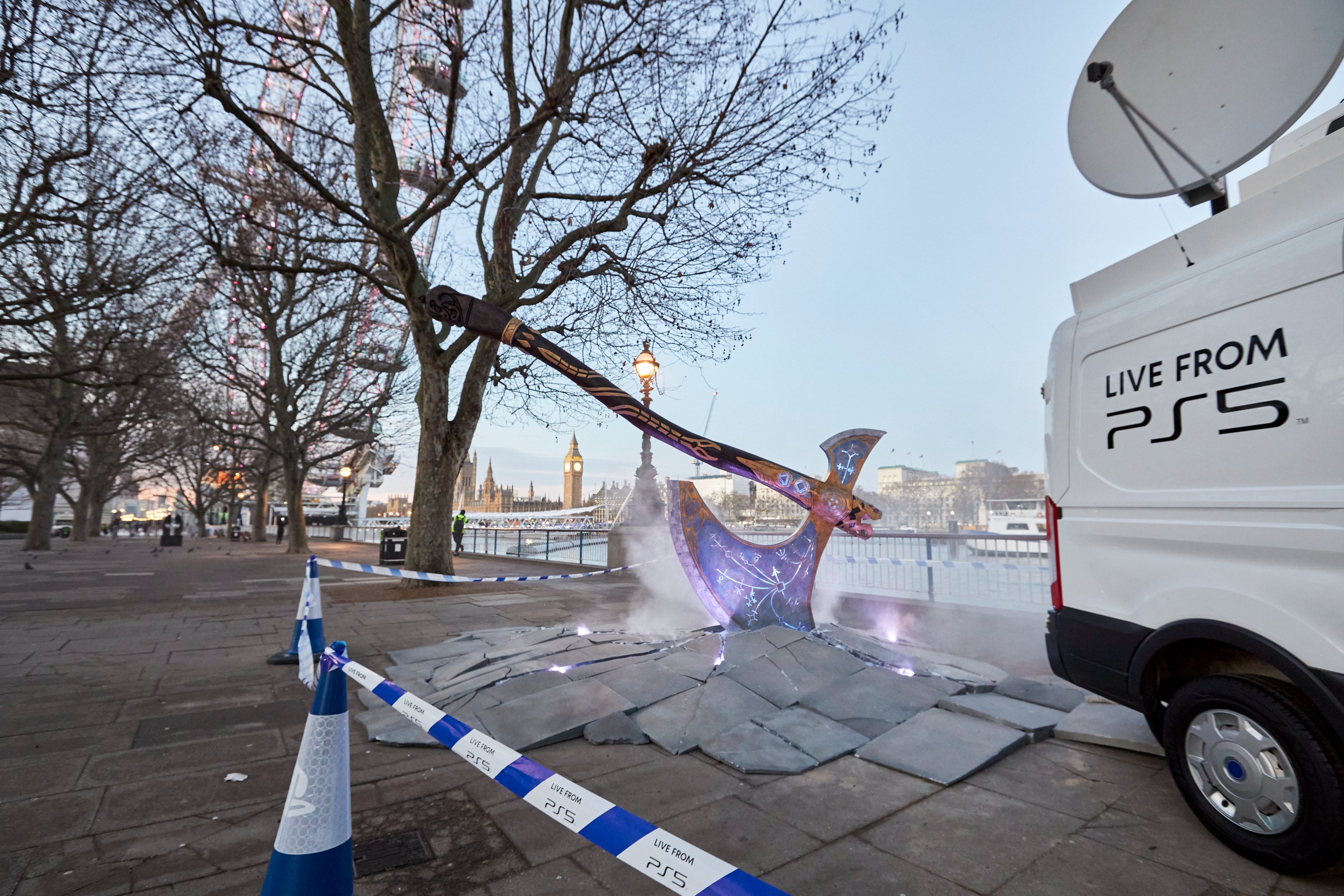 倫敦街頭驚現巨型利維坦戰斧SONY仍在宣傳《戰神》