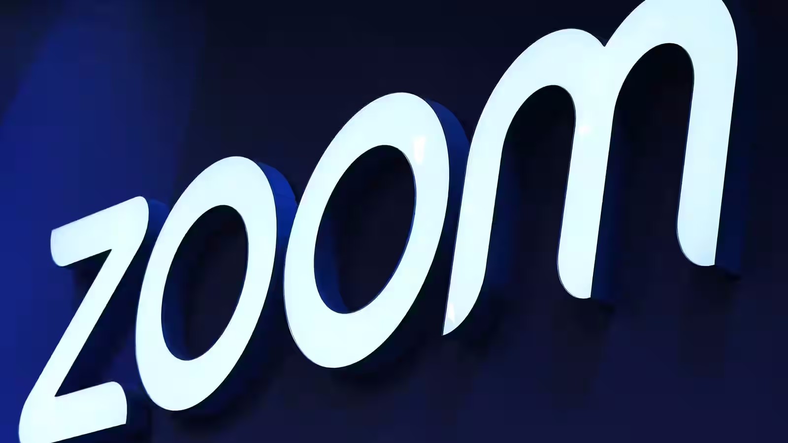 Zoom裁員1300人 CEO降薪98%並放棄獎金