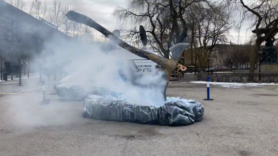 瑞典斯德哥爾摩街頭現《戰神》利維坦之斧寒氣逼人