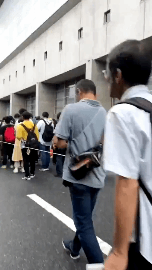 東京電玩展今日向公眾開放 下雨排隊隊列依舊超長！