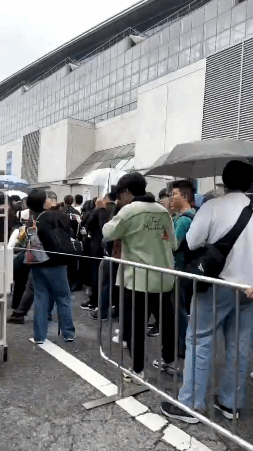 東京電玩展今日向公眾開放 下雨排隊隊列依舊超長！