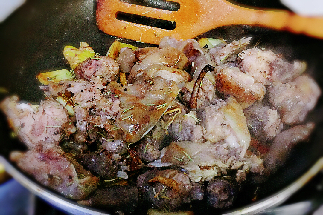 奇幻廚房丨霍比特人的野外美味——蔬菜燴兔肉