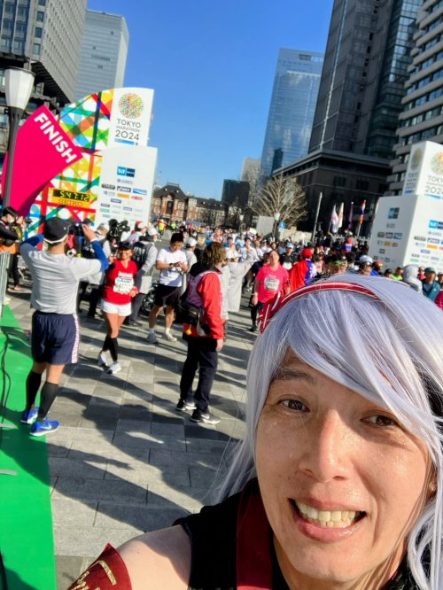 精神可嘉:《緋紅結系》製作人COS女主完賽東京馬拉松